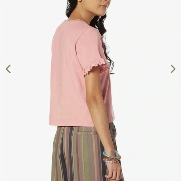 Peachy pink tee with eyelet ruffle trim. Bombay and Paisley brand, size … - Picture 1 of 9